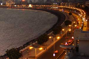 मरिन ड्राईव्हजवळ भरधाव ‘ऑडी’ने ५ जणांना चिरडले