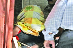 गोळीबार करून रिझव्‍‌र्ह बँक मुख्यालयात घुसण्याचा प्रयत्न
