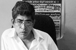 शरद राव म्हणतात.. फेरीवाल्यांना परवाना द्या!