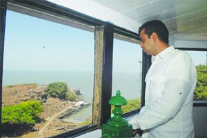 अलिबागजवळील खांदेरी दीपगृहाचा पर्यटनाच्या दृष्टीने विकास होणार