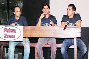 जयहिंद कॉलेजच्या कॅन्टीनमध्ये जमले फरहानचे ‘फुकरे’