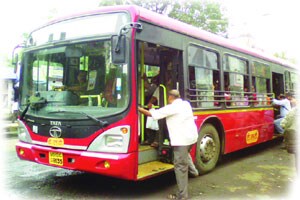 जुन्याच ठेकेदाराच्या बस चालविण्यास मान्यता द्या