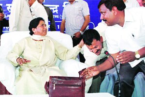 २०१४ चे मतलबी वारे.. : गरीब ब्राह्मणांसाठी आरक्षणाची हमी