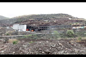 आहेत तरी कोण हे किसनराव धावजी राठोड? – अरेरावीच्या उद्योगांनी प्रशासन, स्थानिक हतबल