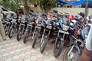 चोरून विक्री केलेल्या १८ मोटरसायकली जप्त