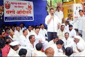 मधुकर पिचड यांना दिलेला न्याय सोलापूरच्या कोळी बांधवांनाही हवा