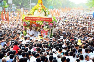 जगद्गुरू तुकोबांच्या पालखीचे उद्योगनगरीत स्वागत