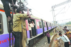 सिग्नल ओलांडून गाडी पुढे
