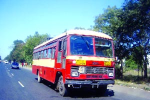 एसटी कामगारांना १३ टक्के वेतनवाढ
