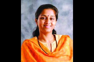 आरोपग्रस्त मंत्र्यांची सुप्रिया सुळेंकडून पाठराखण