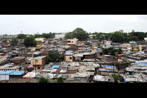 ‘झोपडीपट्टीमुक्ती’ चा संकल्प केलेल्या पिंपरीत ७१ झोपडपट्टय़ा!