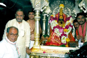 दिग्विजयसिंह म्हणतात, गुजरातपेक्षा महाराष्ट्रच पुढे…