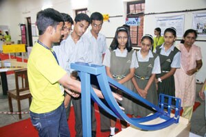 ‘सहजसाध्य गणित’ प्रदर्शनाचे उद्घाटन ‘सहजसाध्य गणित’ प्रदर्शनाचे उद्घाटन