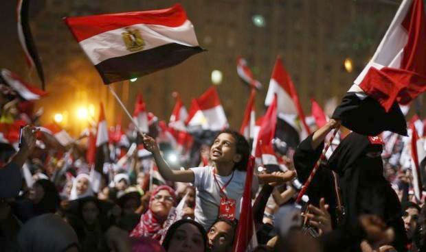 इजिप्तचे हंगामी अध्यक्ष म्हणून सरन्यायाधीशांचा शपथविधी