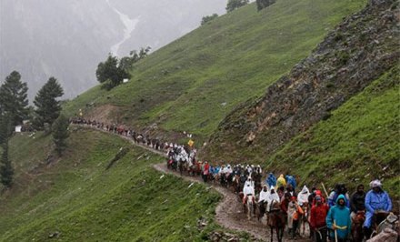 दोन दिवसांच्या संचारबंदीनंतर अमरनाथ यात्रा पुन्हा सुरू