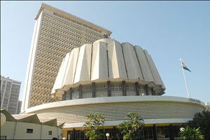 विरोधी पक्षांतील आमदारांना समान निधी वाटपाच्या मागणीवरून गदारोळ