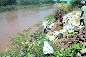 मैलापाण्यामुळे जिल्ह्य़ातील नद्या प्रदूषित; २१० गावांचा पिण्याच्या पाण्याचा प्रश्न