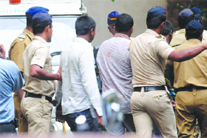 मुंबई सामूहिक बलात्कार प्रकरण – आरोपी ठाणे तुरूंगातच; तुरूंग अधिक्षक पवार यांची माहिती