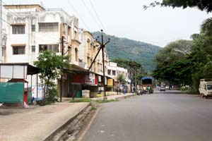 विद्यार्थिनीच्या आत्महत्या प्रकरणी तळेगावात सर्वपक्षीय बंद