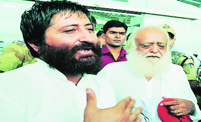 नारायण साईकडून निर्दोष असल्याच्या जाहिराती