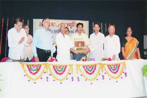 दाभोलकरांच्या कार्यासाठी दातृत्वाचे हात सरसावले !