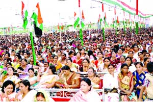 उमेदवारीसाठी सागर मेघे-चारूलता टोकस यांच्यातील कुरघोडीने राजकीय वर्तुळ स्तंभित उमेदवारीसाठी सागर मेघे-चारूलता टोकस यांच्यातील कुरघोडीने राजकीय वर्तुळ स्तंभित
