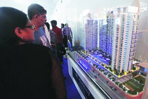 मालमत्ता प्रदर्शनात केवळ बघ्यांची गर्दी