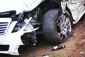 सोलापुरात मोटार अपघातात दोघे मृत; पाच जखमी