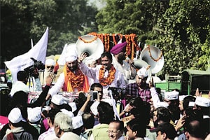 दिल्ली बहुत दूर है!