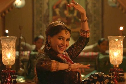 पाहा : ‘देढ इश्किया’ चित्रपटातील माधुरीचा ठुमका