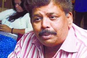 विनय आपटे पंचतत्त्वात विलीन