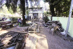 आव्हाडांचे शिवप्रेम उद्यानाच्या मुळावर