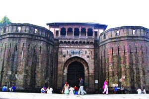 इतिहास जपण्यासाठी लोकांचे भविष्य उद्ध्वस्त करू नका!