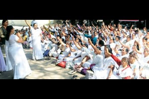 आरोग्यसेविकांचे उपोषण मागे