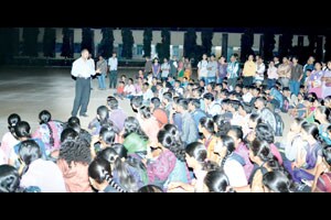 ग्रहताऱ्यांचा अभ्यास वैज्ञानिक दृष्टिकोनातून करा – डॉ. शिंदे