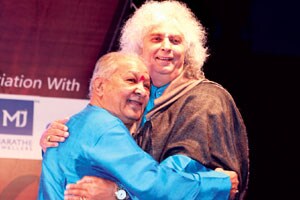 शिव-हरी यांच्यातील स्नेहाचा रसिकांनी अनुभवला सिलसिला