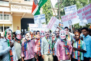सोलापुरात नववर्षाची सुरुवात आंदोलनांनी…
