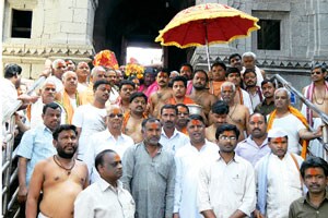 तुळजाभवानी मातेच्या शाकंभरी नवरात्र महोत्सवाची घटस्थापना