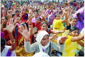 बेमुदत संपामुळे विदर्भातील पाच हजारावर अंगणवाडय़ा ओस