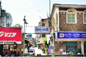 बँक कर्मचाऱ्यांच्या निवाऱ्यासाठी देना वाडीतील रहिवासी बेघर? बँक कर्मचाऱ्यांच्या निवाऱ्यासाठी देना वाडीतील रहिवासी बेघर?