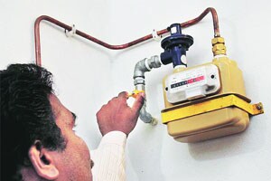 अरुंद भिंतींमधून पाइप गॅस आणायचा कसा?