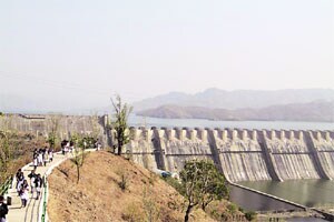 हा प्रकल्प मोदींचा नव्हे..