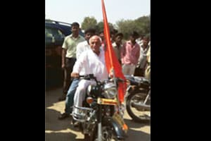 राष्ट्रवादीकडून डॉ. पद्मसिंह पाटील; प्रचाराची बुलेटफेरीही पूर्ण