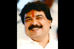 वानखेडे २ कोटी ५९ लाख, तर सातव ४ कोटी ३५ लाखांचे धनी