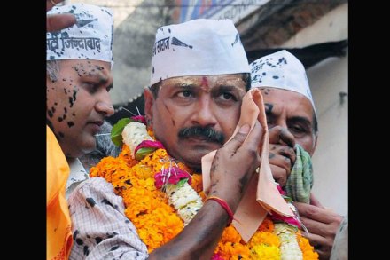 केजरीवालांवर शाईफेक!