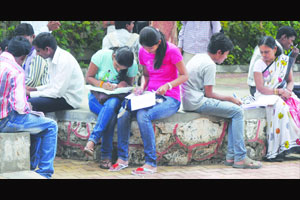 शासनामार्फत विद्यार्थ्यांना मार्गदर्शन