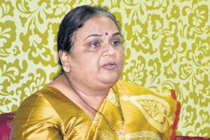 महिलांनी जनसंपर्क वाढवायला हवा – नीला सत्यनारायण