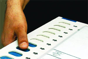 निवडणूक कर्मचाऱ्यांना मतदानाची सक्ती