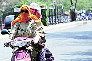 सोलापूरचा पारा ४३ च्या घरात; उष्म्याच्या तडाख्याने दोघांचा मृत्यू