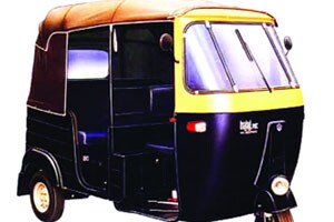 डोंबिवली रेल्वे स्थानकाला रिक्षाचालकांचा वेढा